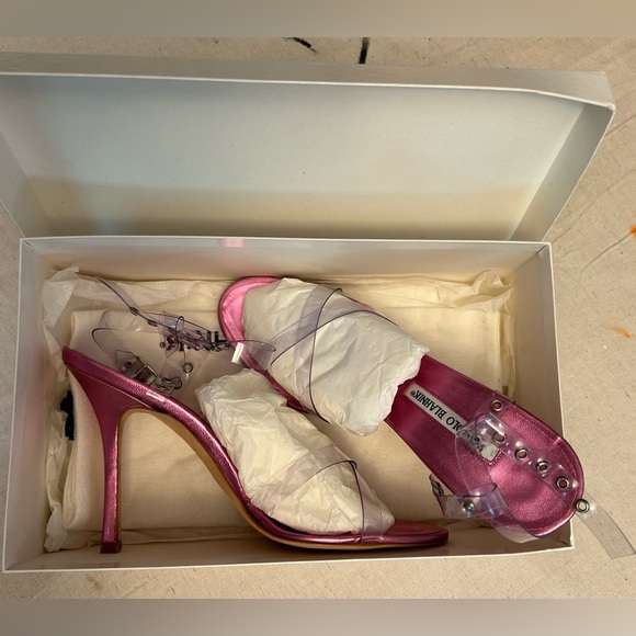 Manolo Blahnik Targisan Clear/Metallic Pink Sandals - Picture 3 of 5